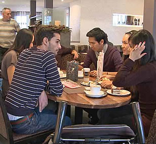Gruppe Menschen im Cafe